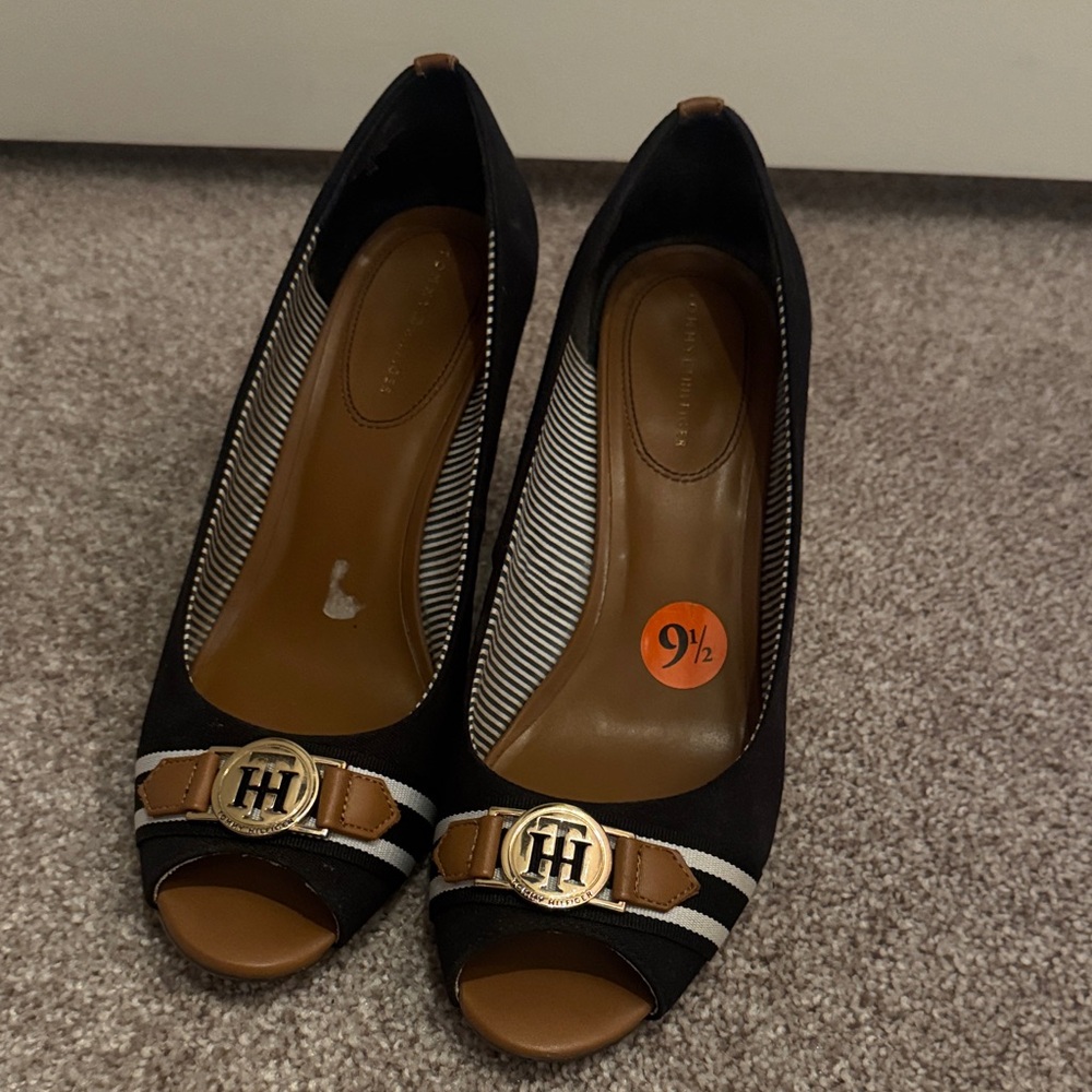 Tommy Hilfiger Black and Tan Wedges